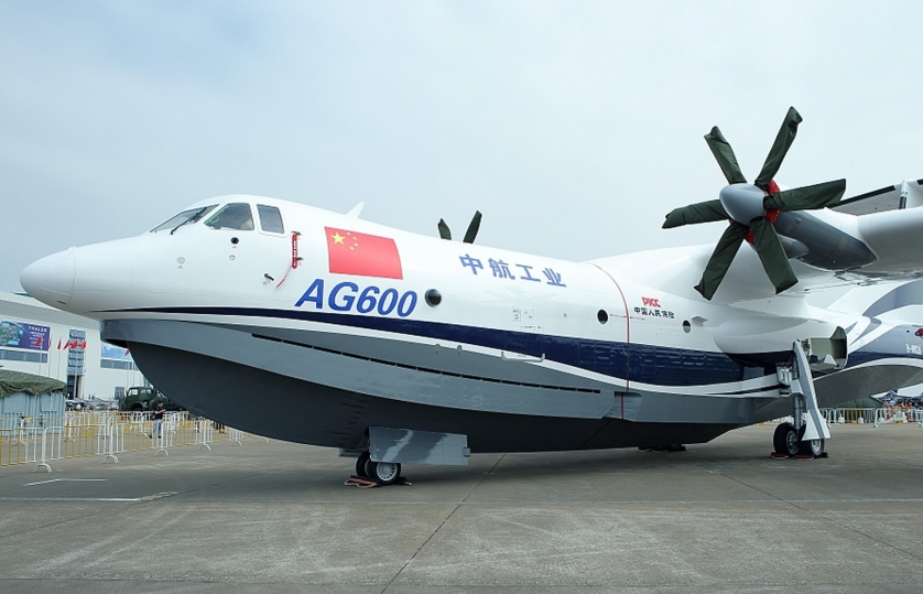 Thủy phi cơ cỡ lớn của Trung Quốc thực hiện chuyến bay đầu tiên