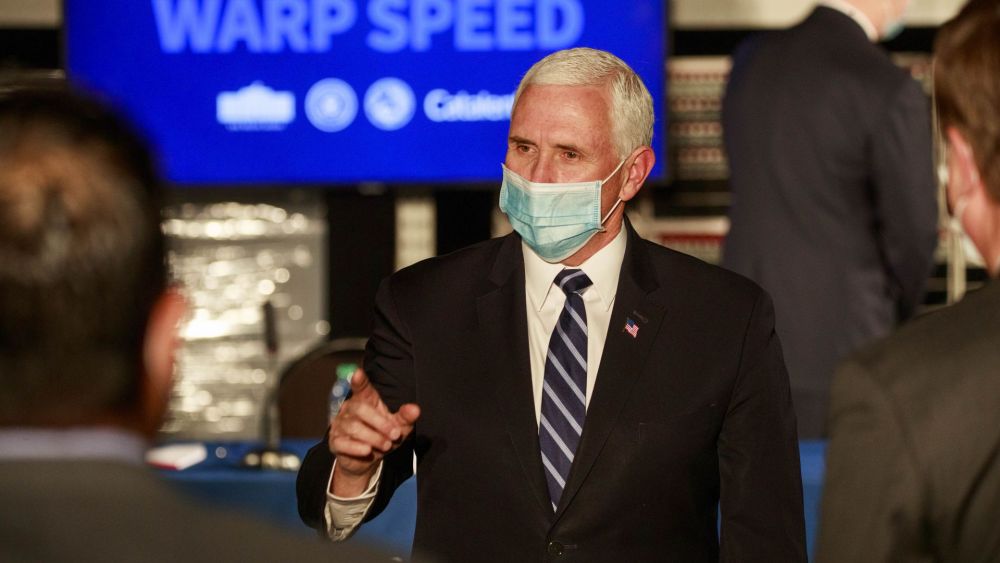 (12.17) Phó Tổng thống Mỹ Mike Pence cùng phu nhân sẽ tiêm vaccine Covid-19 công khai tại Nhà Trắng ngày 18.12. (Nguồn: Getty Images)