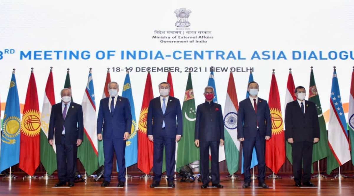 (12.19) Các đại biểu tham dự chụp ảnh lưu niệm tại Đối thoại Ấn Độ-Trung Á lần thứ 3 ngày 19/12 tại New Delhi, Ấn Độ. (Nguồn: The Flash Portal)