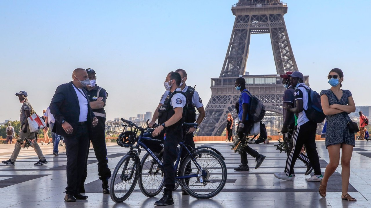 (12.19) Pháp đã tăng cường kiểm soát khách du lịch, thậm chí cấm nhập cảnh du khách từ Anh. (Nguồn: Sky News)