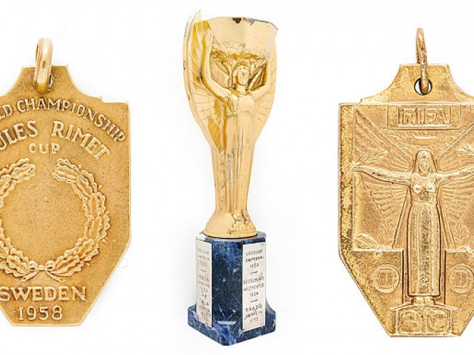 Vua bóng đá Pele bán đấu giá huy chương vàng World Cup
