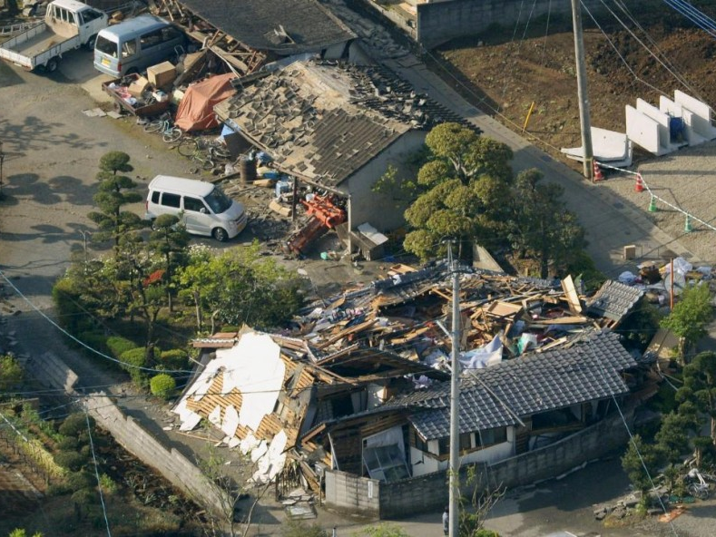 Động đất Nhật Bản: 9 người chết, cơ sở hạt nhân an toàn