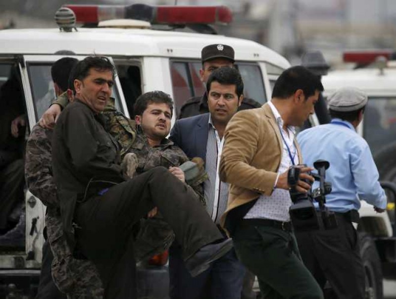 afghanistan danh bom lieu chet hon 300 nguoi thuong vong