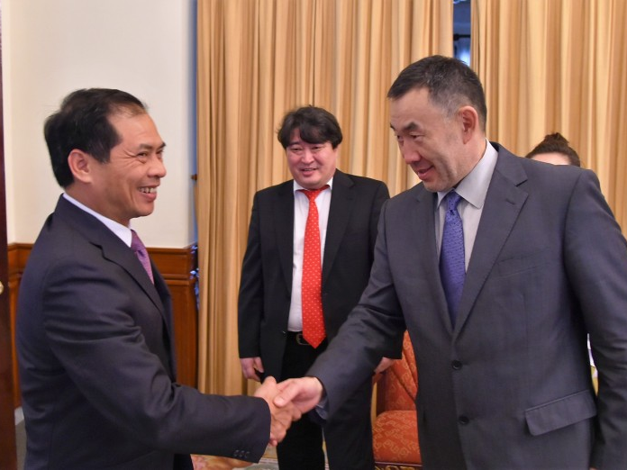 Thứ trưởng Bùi Thanh Sơn tiếp Cố vấn Tổng thống Mông Cổ