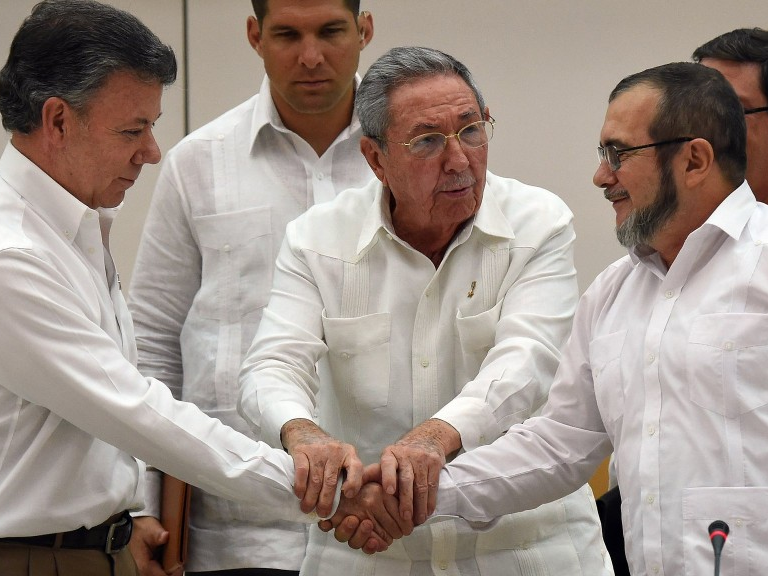 Colombia điều chỉnh Hiến pháp mở đường cho hòa đàm