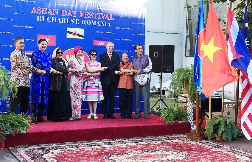 Tưng bừng lễ hội các nước ASEAN tại Bucharest