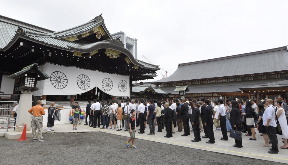 thu tuong shinzo abe khong de n vie ng den yasukuni