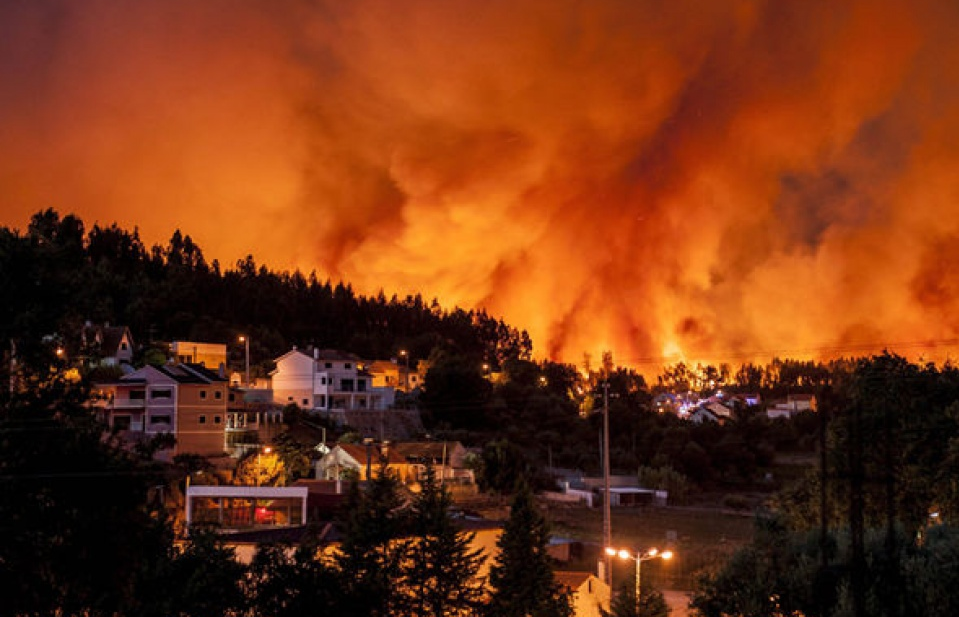 Cháy rừng dữ dội tại Bồ Đào Nha và Tây Ban Nha
