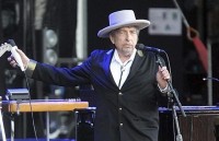 cuoi cung ca si bob dylan da nhan giai nobel van hoc