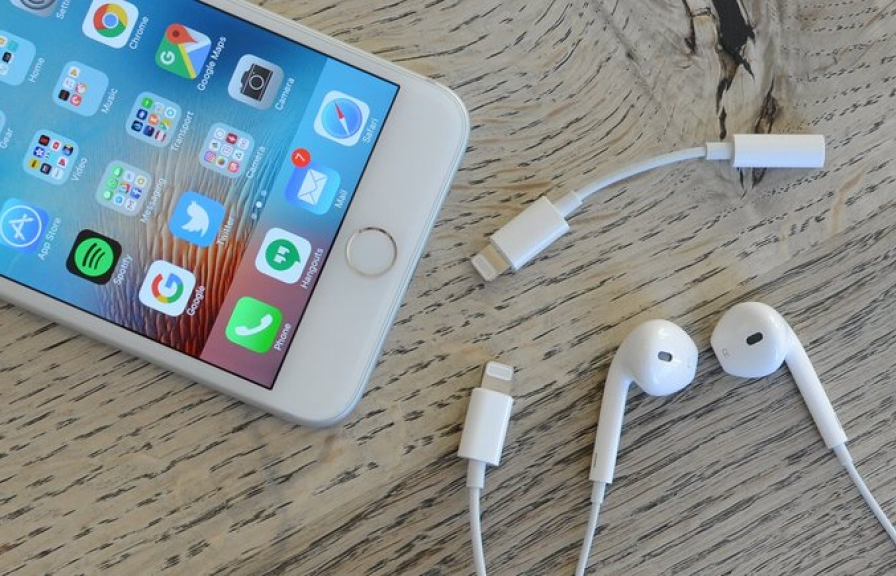 Lợi nhuận hàng quý của Apple sụt giảm do doanh số iPhone