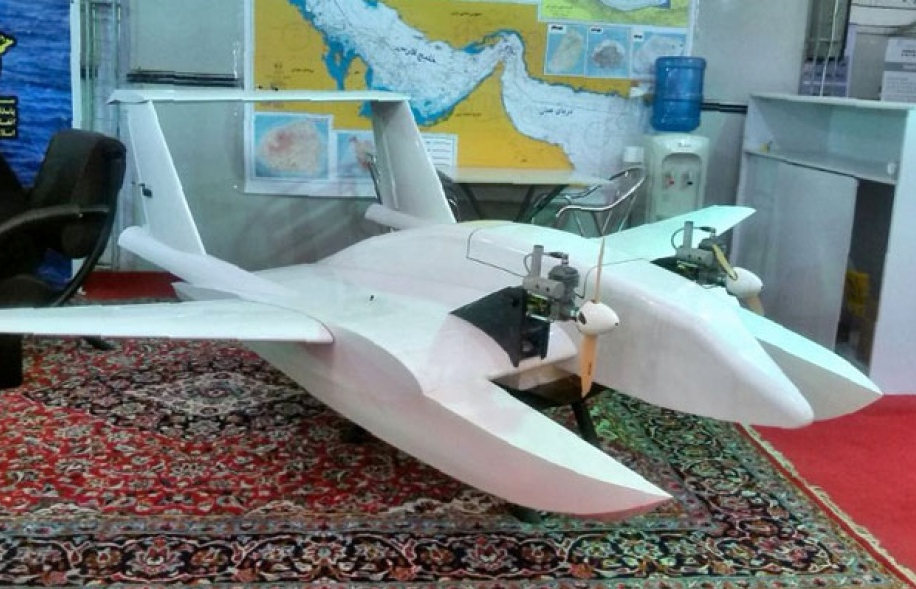 Iran giới thiệu "máy bay đánh bom cảm tử"