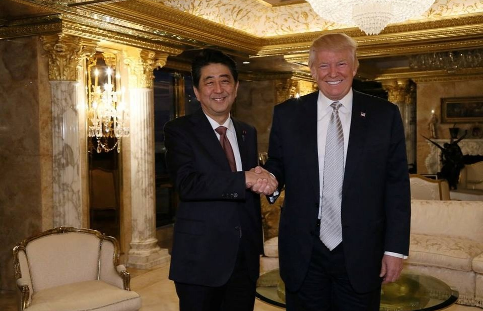 Thủ tướng Nhật Bản tin tưởng khả năng lãnh đạo của ông Trump