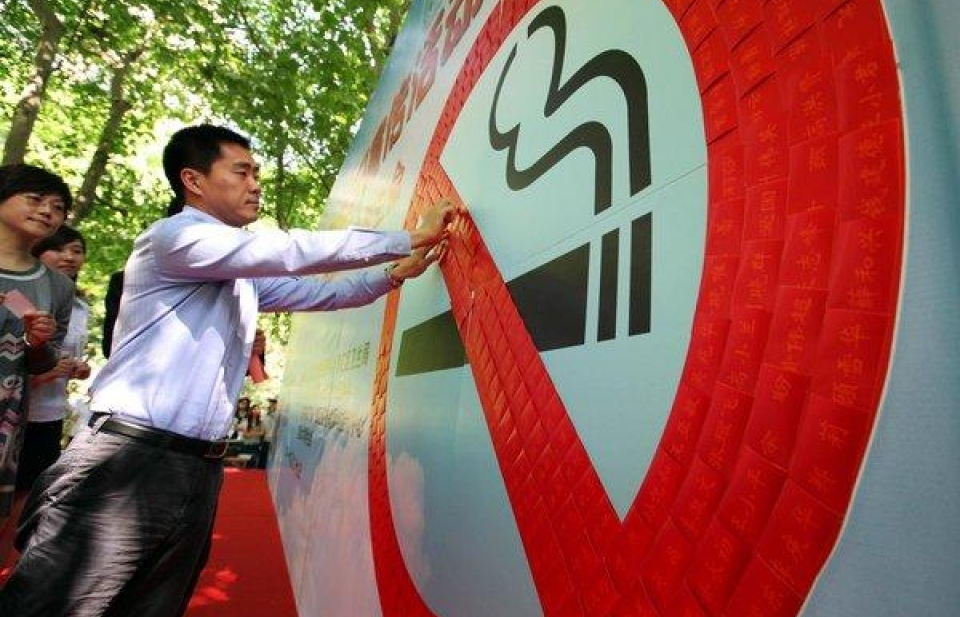 Trung Quốc kiểm soát hút thuốc nơi công cộng trên toàn quốc