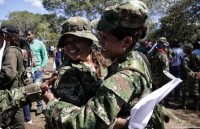 colombia cam ket bao ve cac cuu tay sung farc