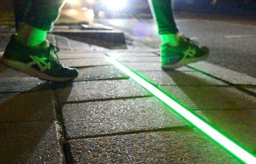 Chile lắp đèn giao thông cho người "nghiện" di động