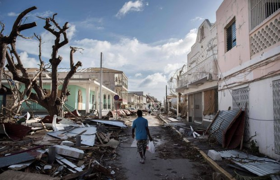 Bão Irma mạnh lên cấp 5 khi đổ vào miền Trung Cuba