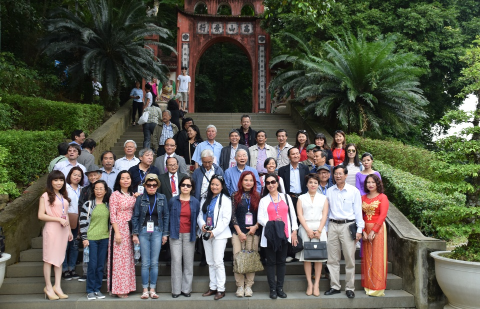40 nhà văn Việt Nam từ 12 nước trên thế giới về thăm Đền Hùng