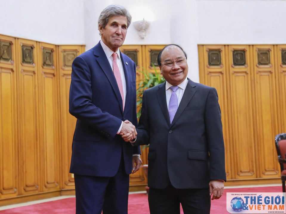 Ngoại trưởng Hoa Kỳ John Kerry chào xã giao Thủ tướng Nguyễn Xuân Phúc