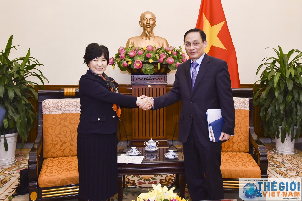 thu truong le hoai trung tiep ha nghi si nhat ban toshiko abe