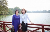 Phu nhân Bộ trưởng Ngoại giao Nhật Bản ấn tượng với cảnh sắc Hồ Gươm