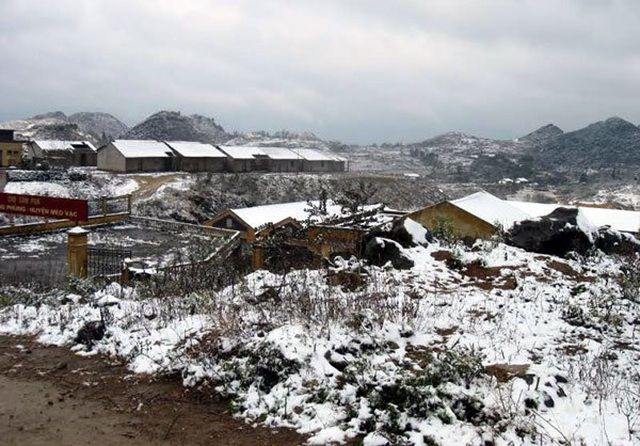 Tuyết rơi ở vùng núi đá Mèo Vạc, Hà Giang tháng 2 năm 2014.