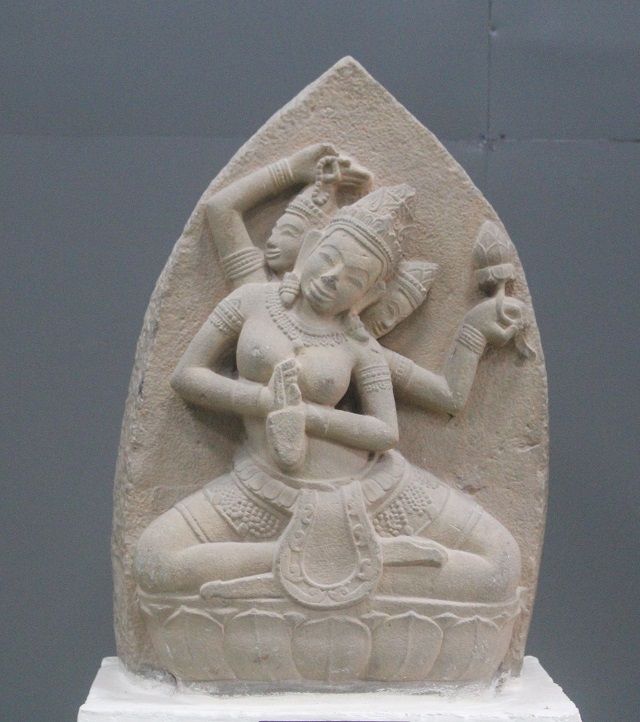 Phù điêu nữ thần Sarasvati có niên đại khoảng thế kỷ XII
