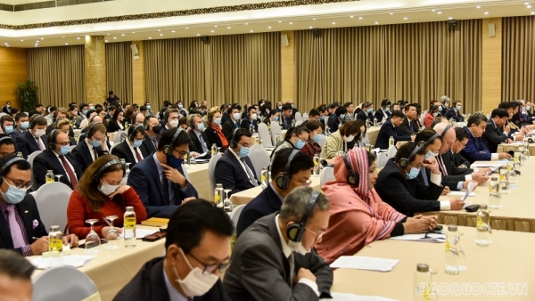 Diplomatic corps, int’l organisations briefed on the 13th National Party Congress