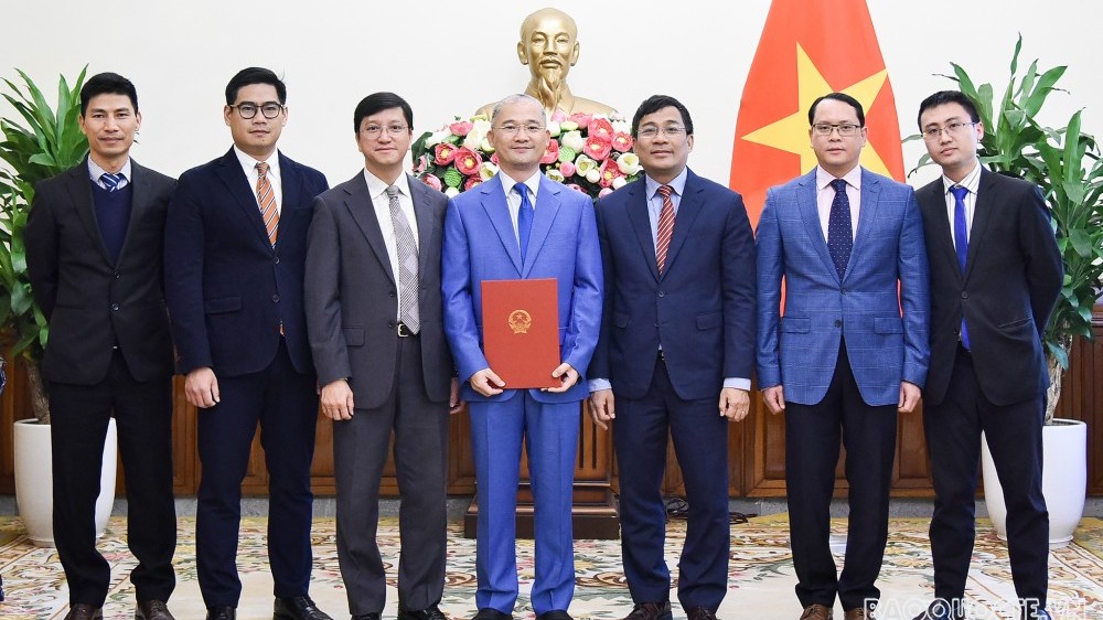 Thứ trưởng Ngoại giao Nguyễn Minh Vũ trao quyết định điều động cán bộ lãnh đạo, quản lý