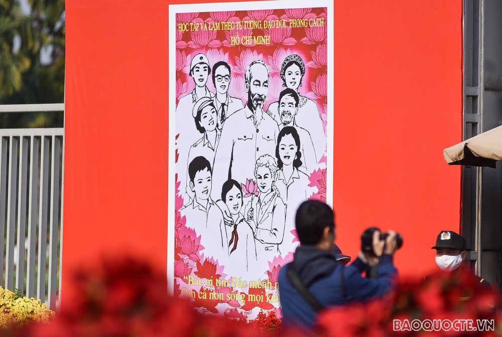 Ha Noi radiantly decorated to welcome upcoming National Party Congress