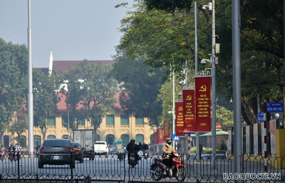 Ha Noi radiantly decorated to welcome upcoming National Party Congress