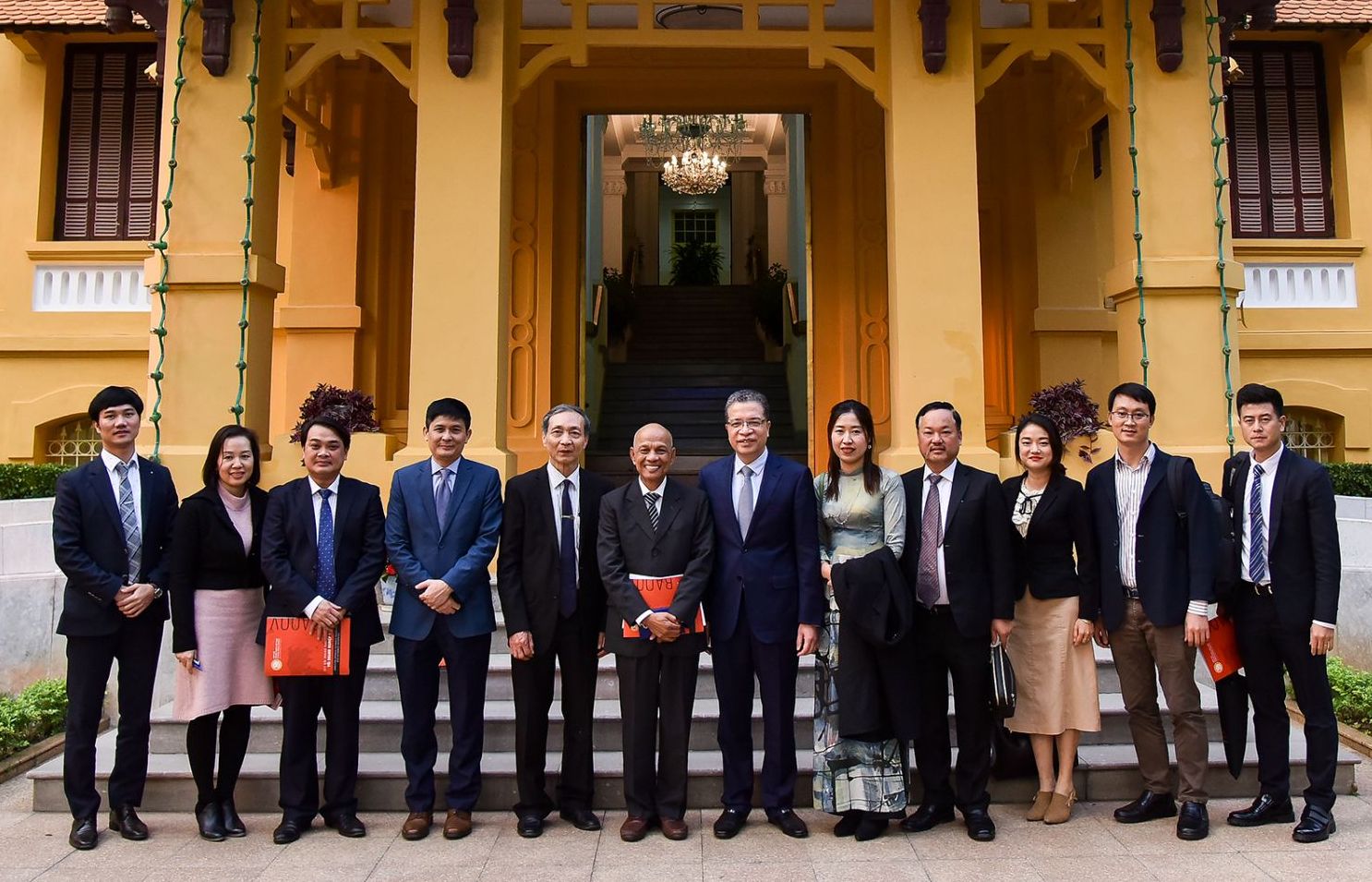 Thứ trưởng Ngoại giao Đặng Minh Khôi tiếp Hiệp hội doanh nhân Việt Nam ở nước ngoài