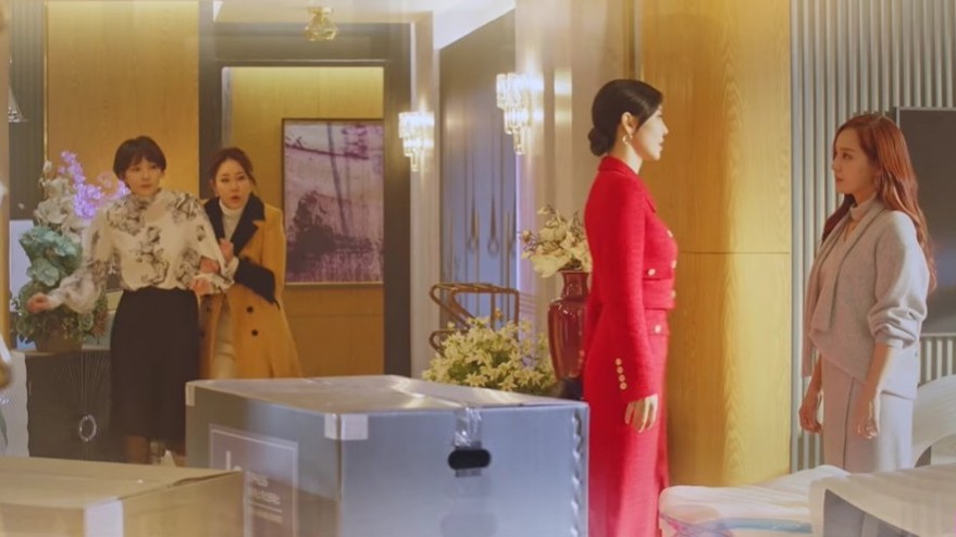 Penthouse phần 2 tập 2: 'Chị đẹp' Lee Ji Ah chưa xuất hiện, Cheon Seo-jin dằn mặt tình địch Oh Yoon-hee