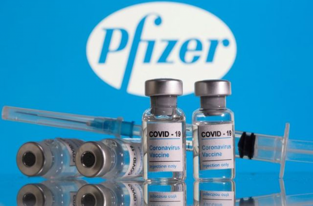 Hai liều vaccine Pfizer giảm 94% các ca mắc Covid-19 có triệu chứng ở tất cả các nhóm tuổi và các ca có triệu chứng nghiêm trọng. Ảnh minh họa: Reuters 