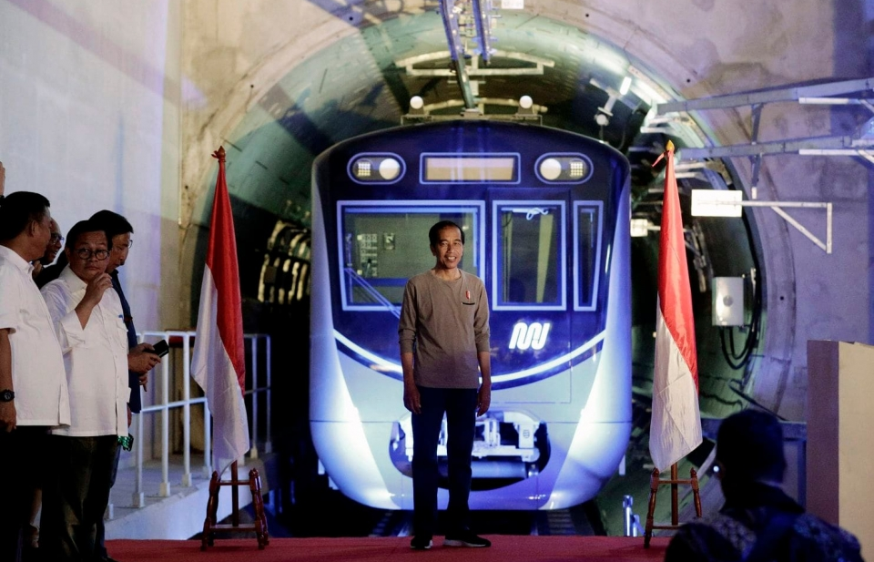 Jakarta giải quyết ách tắc giao thông bằng tàu điện ngầm