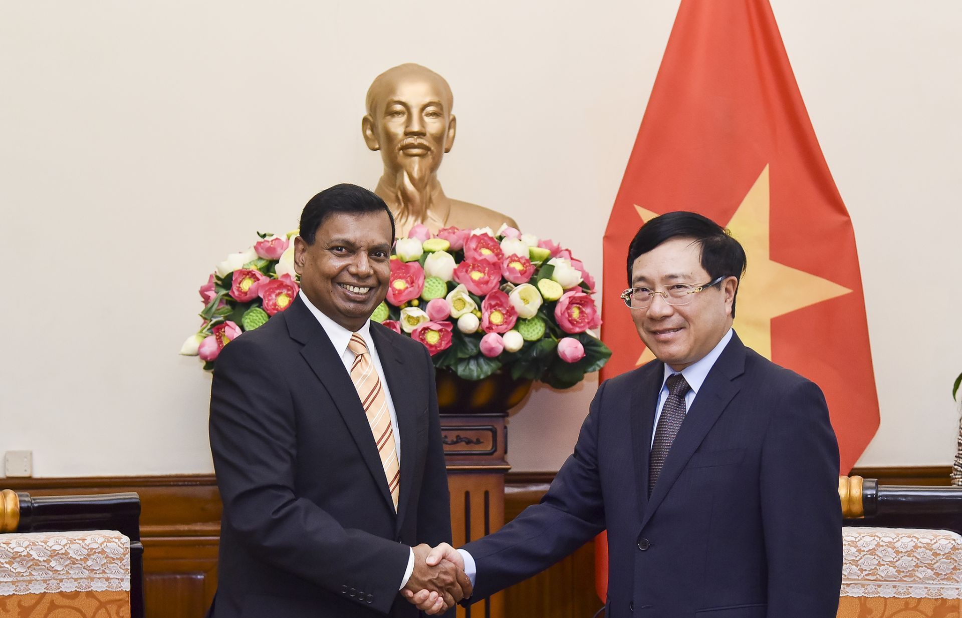 Phó Thủ tướng Phạm Bình Minh tiếp Đại sứ Sri Lanka Walpita Gamage Prasanna