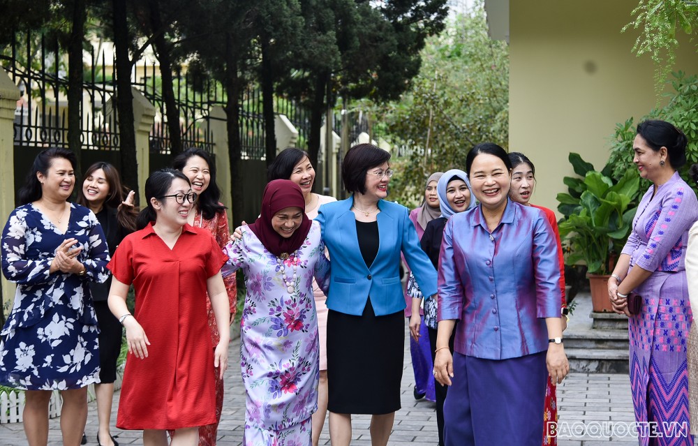 Nhóm Phụ nữ Cộng đồng ASEAN tại Hà Nội trổ tài làm món ăn Brunei