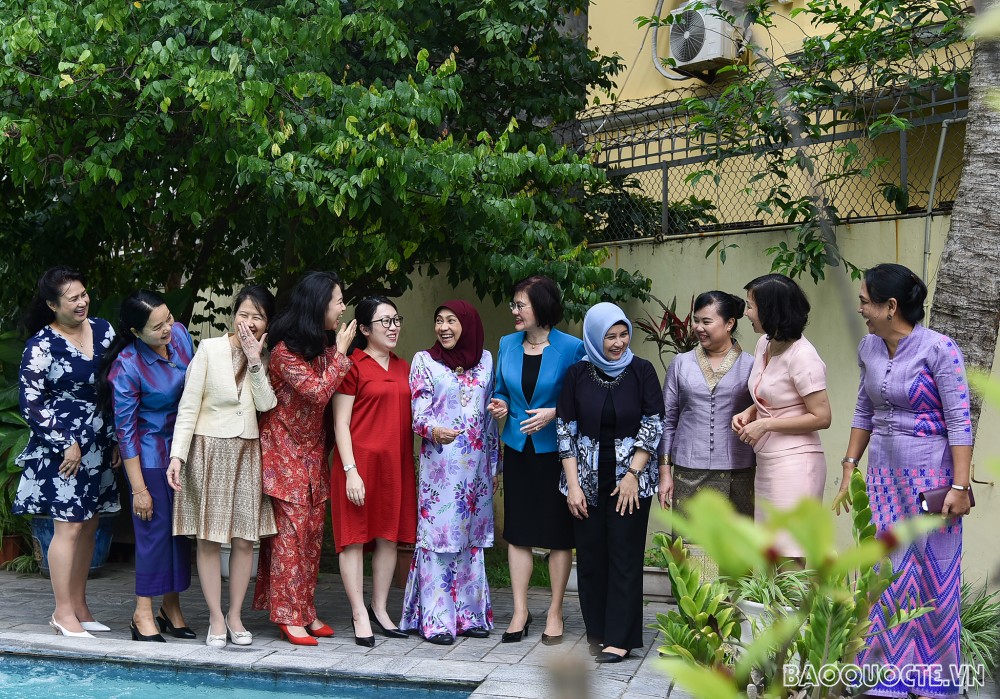 Nhóm Phụ nữ Cộng đồng ASEAN tại Hà Nội trổ tài làm món ăn Brunei