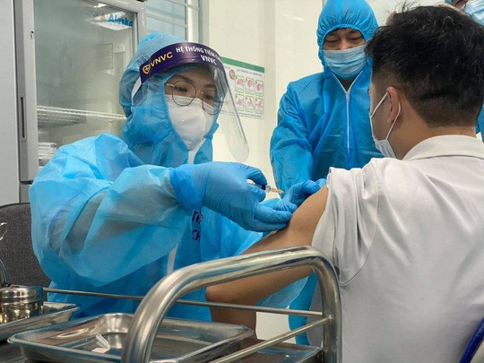 Covid-19 ở Việt Nam sáng 15/3: Không ca mắc mới, hai trường hợp phản ứng nặng sau tiêm vaccine