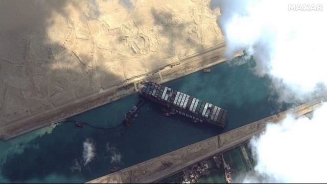 Toàn cảnh sự cố tàu Ever Given mắc kẹt ở Kênh đào Suez