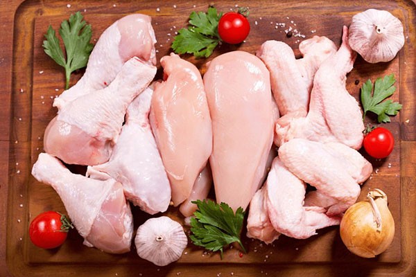Khi bị mắc Covid-19, có nên ăn thịt gà?