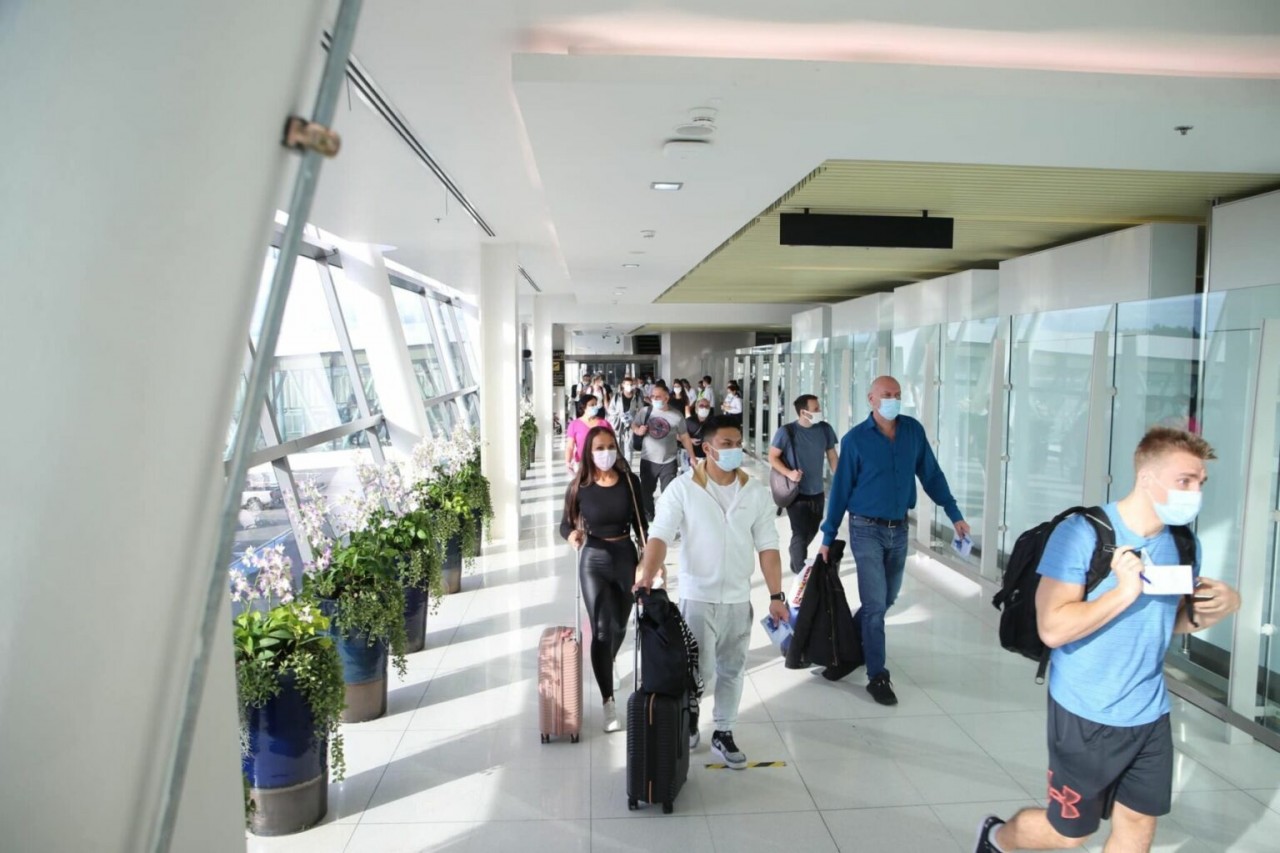 Du khách quốc tế tại Sân bay Quốc tế Phuket. (Ảnh: HKT)