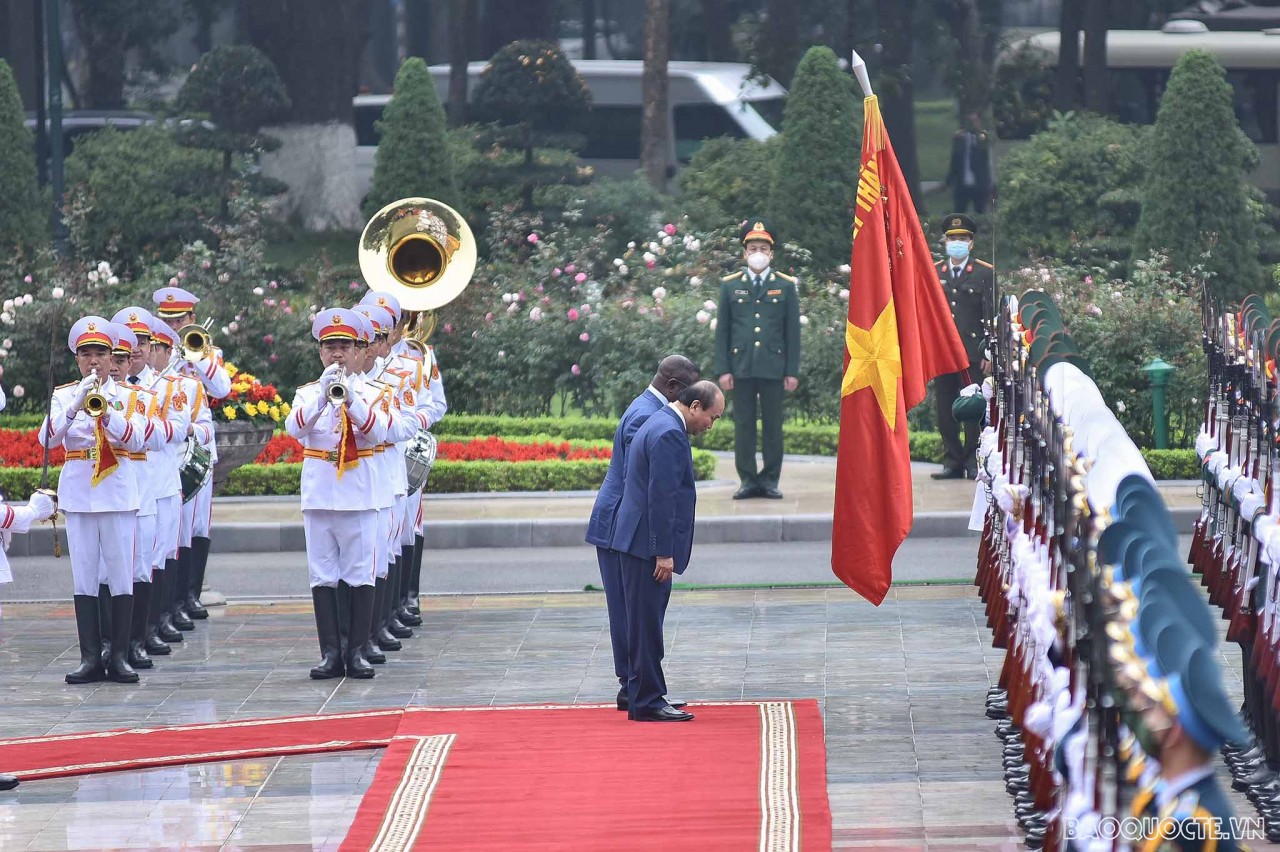 Lễ đón chính thức Tổng thống Sierra Leone và Phu nhân tại Phủ Chủ tịch