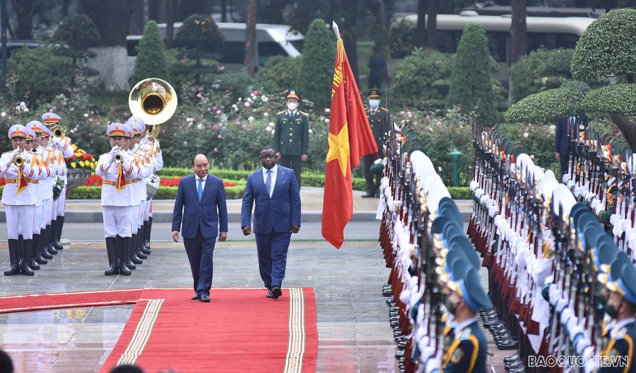 Welcome ceremony for Sierra Leone President in Ha Noi Welcome ceremony for Sierra Leone President in Ha Noi