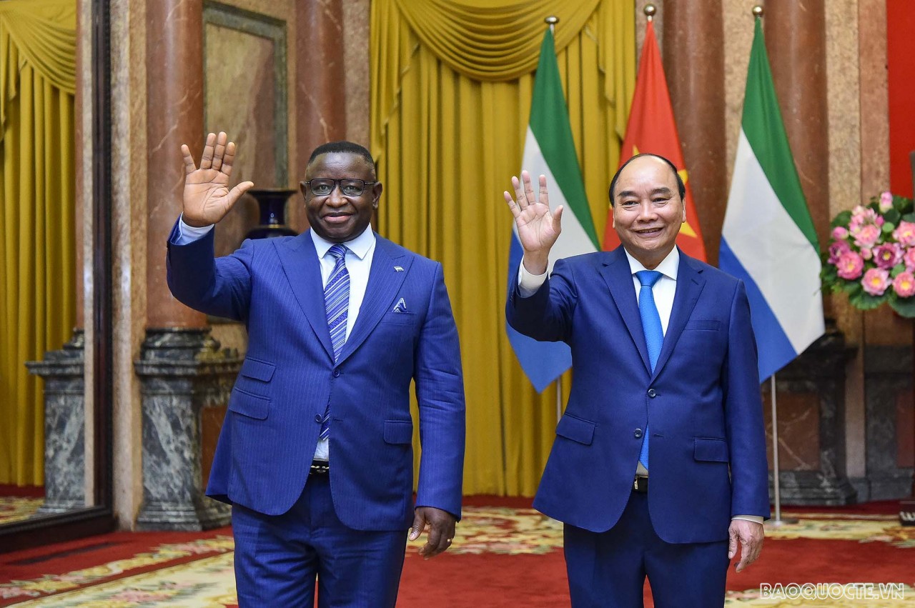 Welcome ceremony for Sierra Leone President in Ha Noi Welcome ceremony for Sierra Leone President in Ha Noi