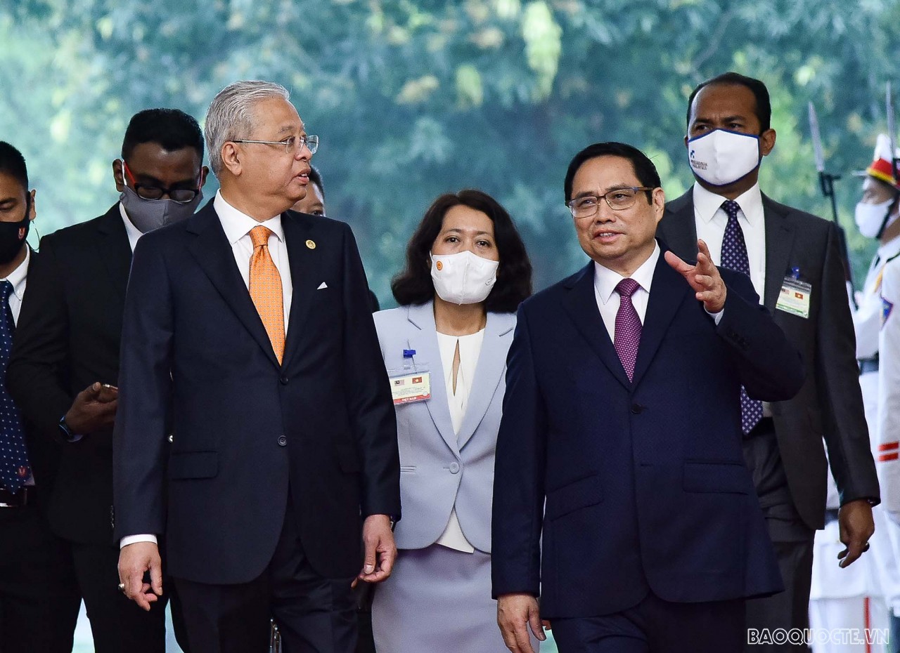 Malaysian PM concludes official visit to Vietnam