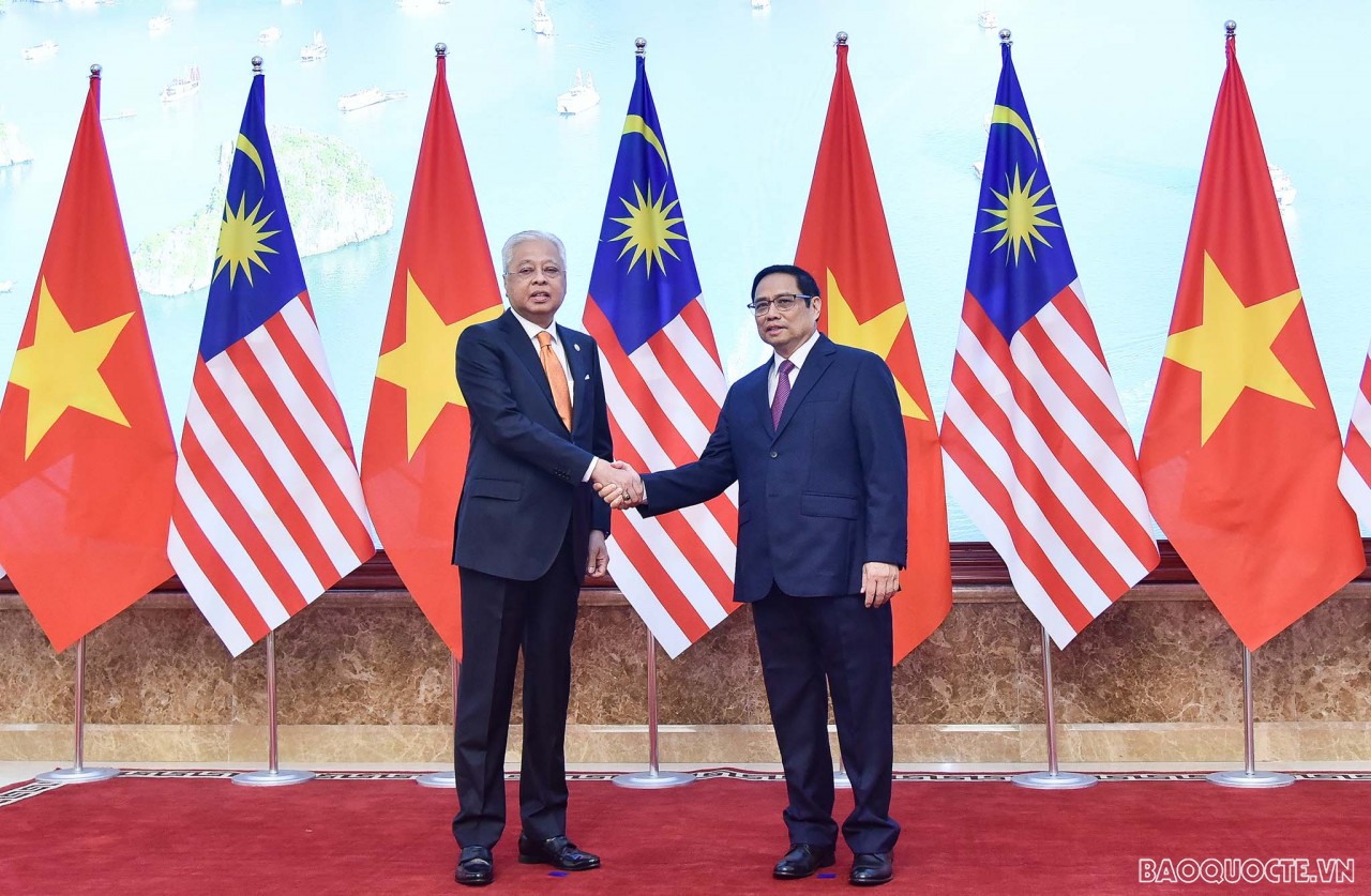 Malaysian PM concludes official visit to Vietnam