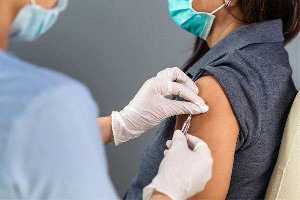 Khi nào thì nên tiêm vaccine tăng cường sau khi nhiễm Covid-19?. (Nguồn: Pharmaceutical-technology)