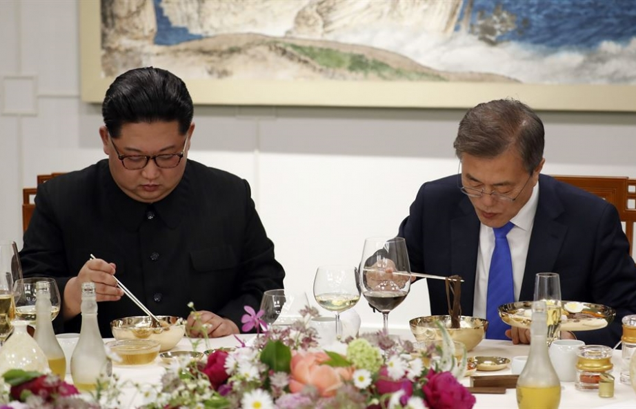 Hậu trường cuộc gặp lịch sử của Kim Jong Un và TT Hàn Quốc