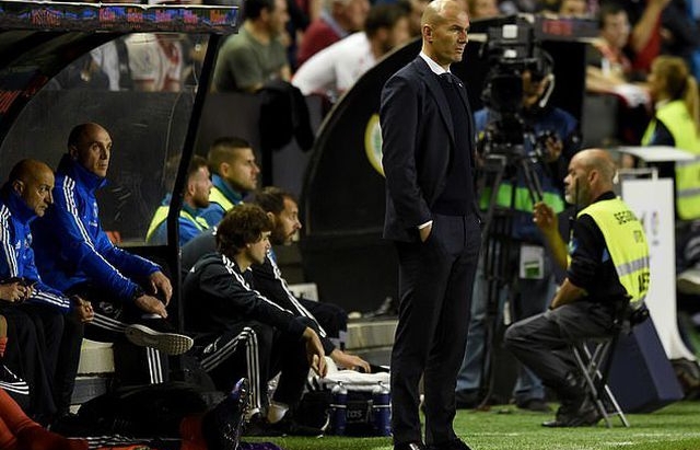 Real Madrid gần như không thể giành ngôi á quân, HLV Zidane tính thay nửa đội hình