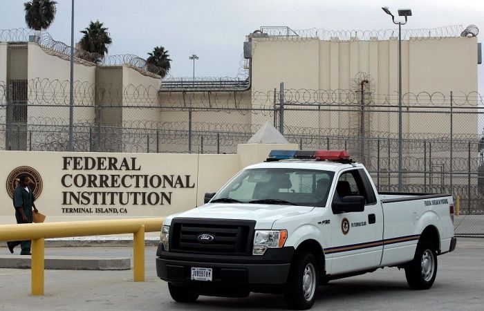 Dịch Covid-19: Mỹ tuyên bố tình trạng khẩn cấp đối với nhà tù, thả thêm tù nhân